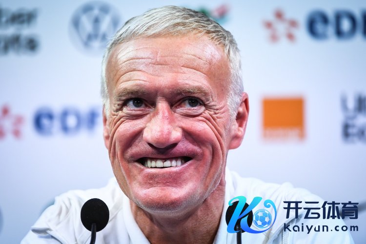 德尚：卡卢卢本赛季规复最好情状体育录像/图片，咱们依然暄和着他和K-图拉姆